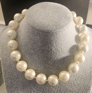 Elegant Cream Pearl Necklace